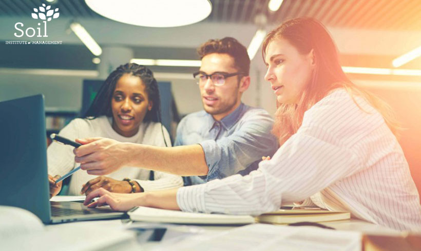 Difference between a Business Leadership Program and MBA in Marketing