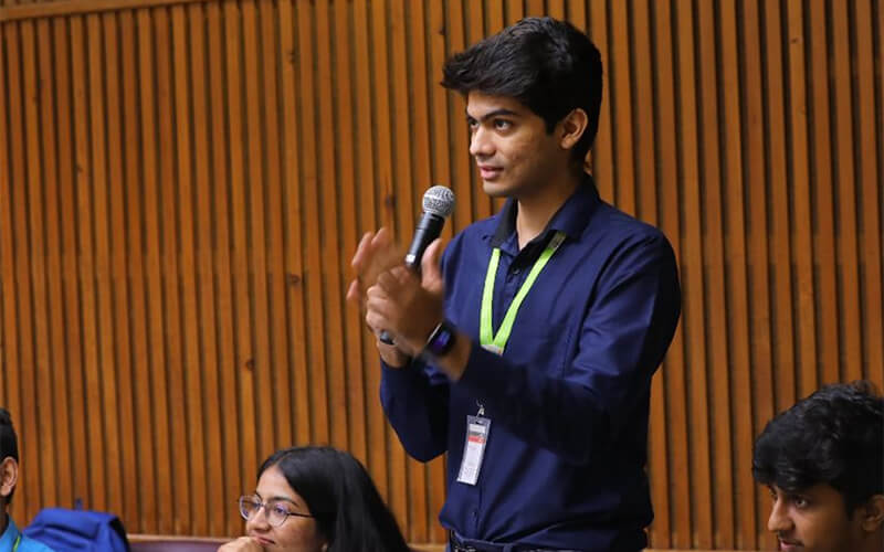 Exchange Ideas in Exclusive Leadership Roundtables